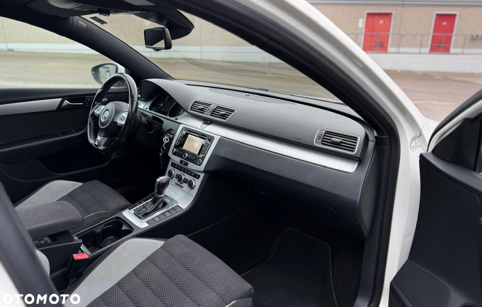 Volkswagen Passat 2.0 TDI Highline R-Style DSG - 28
