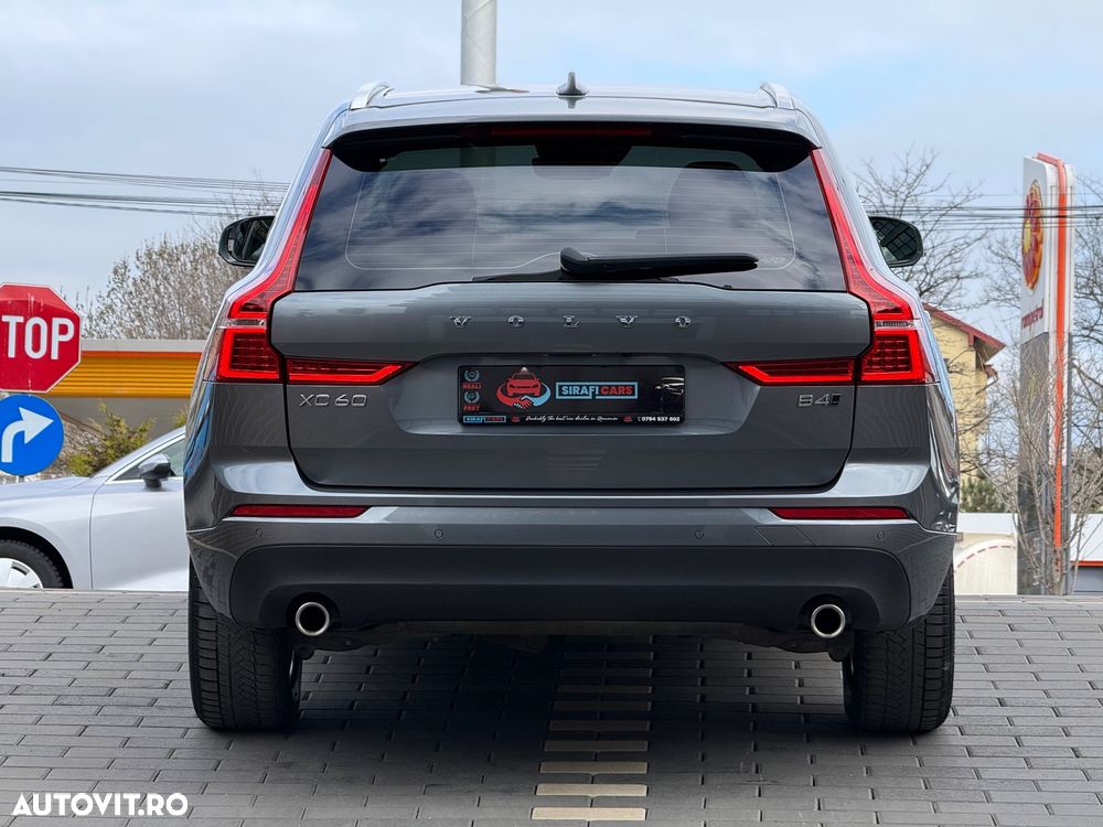Volvo XC 60 B4 MHEV AWD Momentum Pro - 9