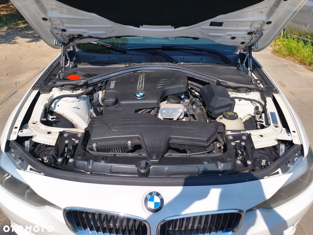 BMW Seria 3 320i Sport-Aut Luxury Line - 33