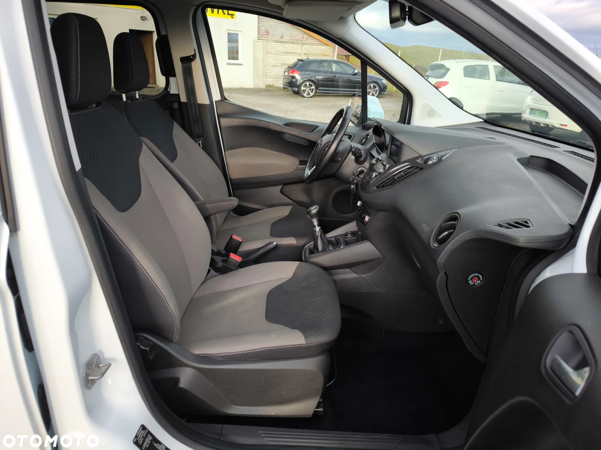 Ford Tourneo Courier 1.5 TDCi Titanium - 9