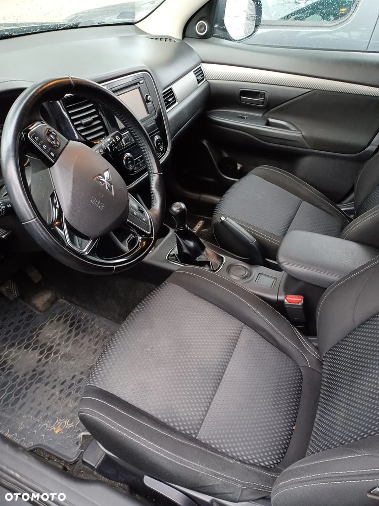 Mitsubishi Outlander - 9