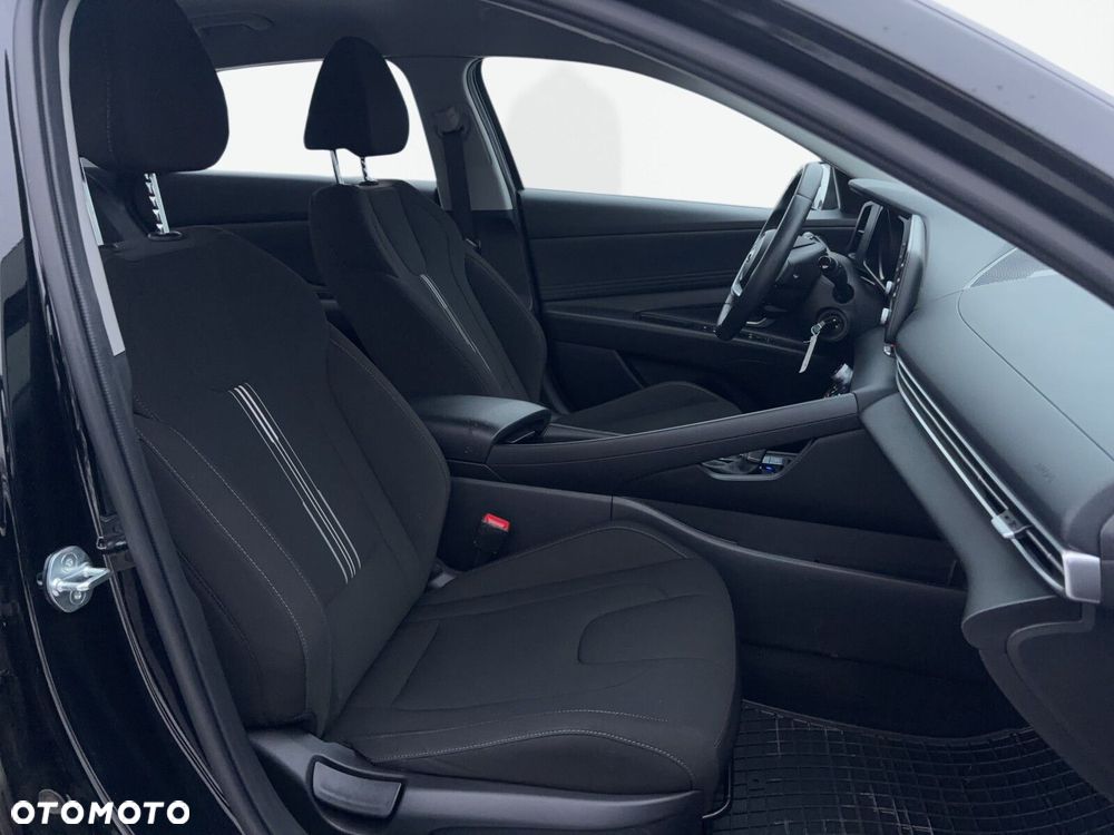 Hyundai Elantra 1.6 Smart CVT - 14