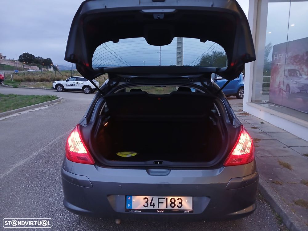 Peugeot 308 1.6 HDi Executive - 18