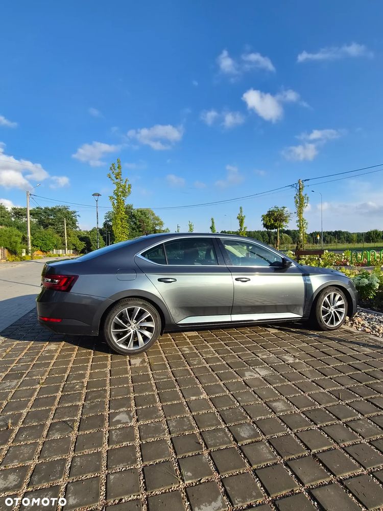 Skoda Superb 2.0 TDI 4x4 L&K DSG - 6