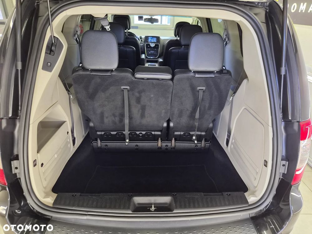 Chrysler Town & Country 3.6 Limited - 20
