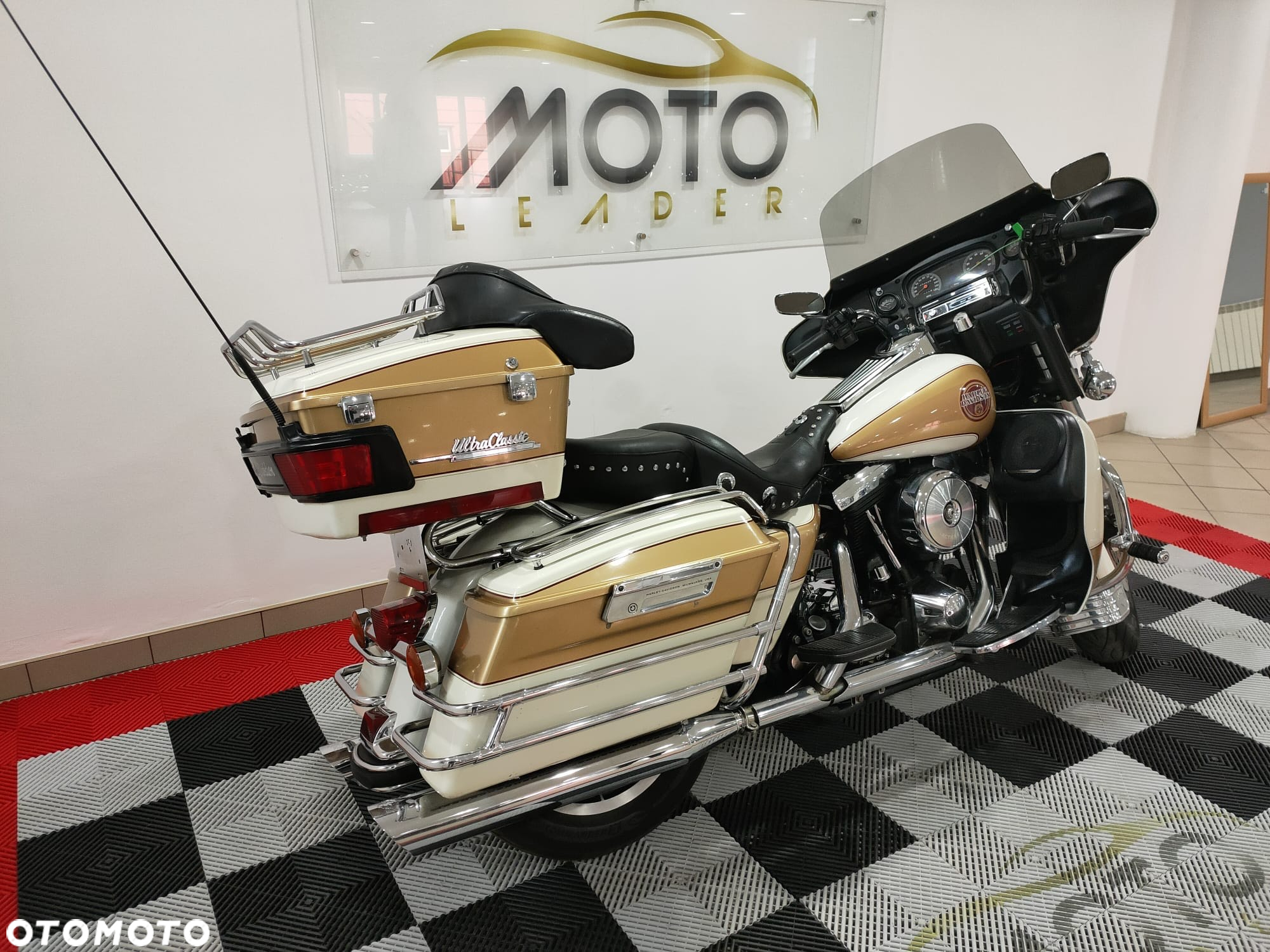 Harley-Davidson FLHTCU Ultra - 10