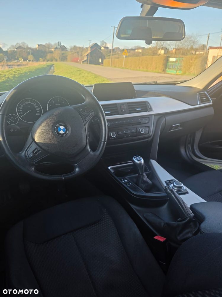BMW Seria 3 316d - 14