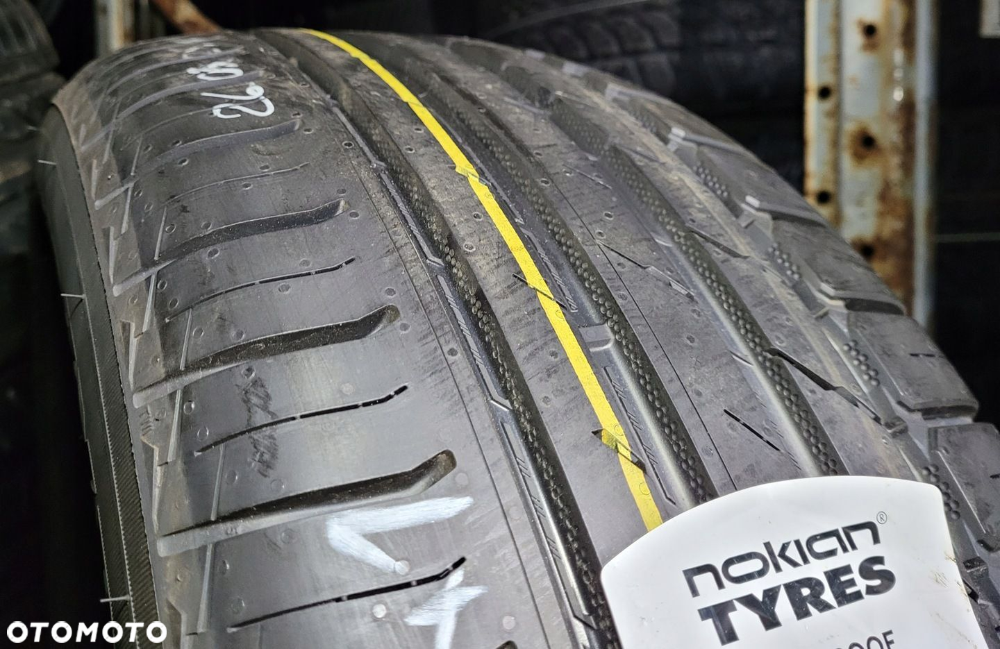 1x Nokian Tyres Line SUV 235/60R16 100H L864A - 4