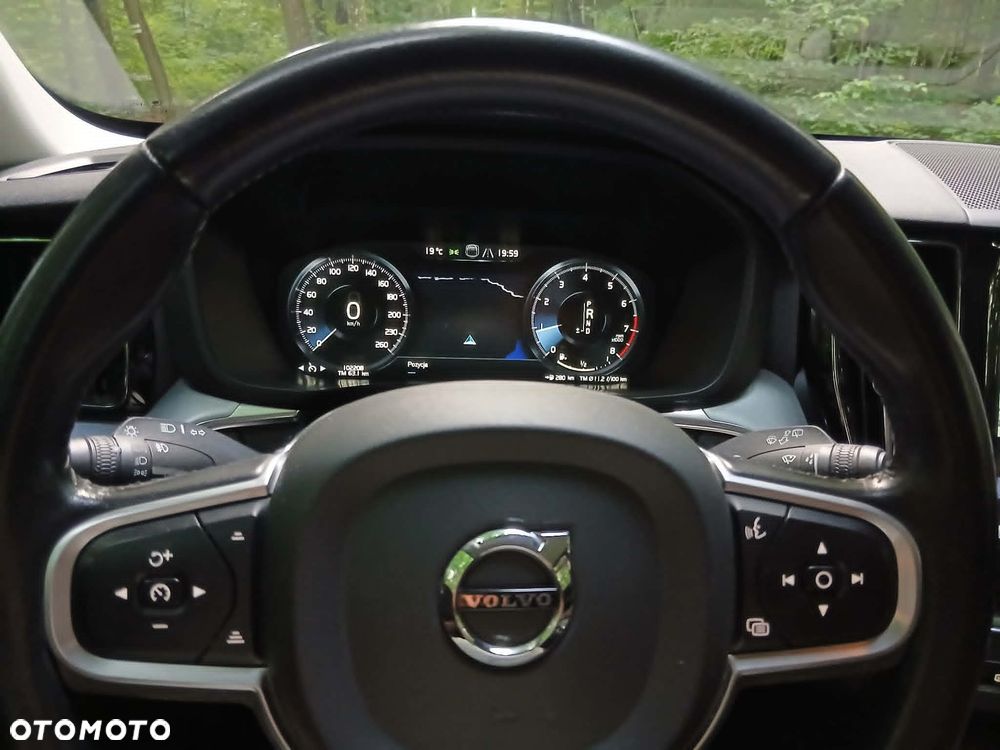 Volvo XC 60 T6 AWD Geartronic Momentum - 9