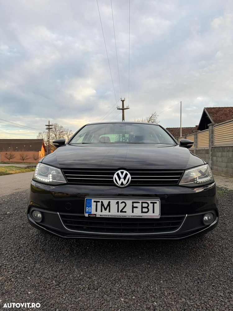 Volkswagen Jetta - 1