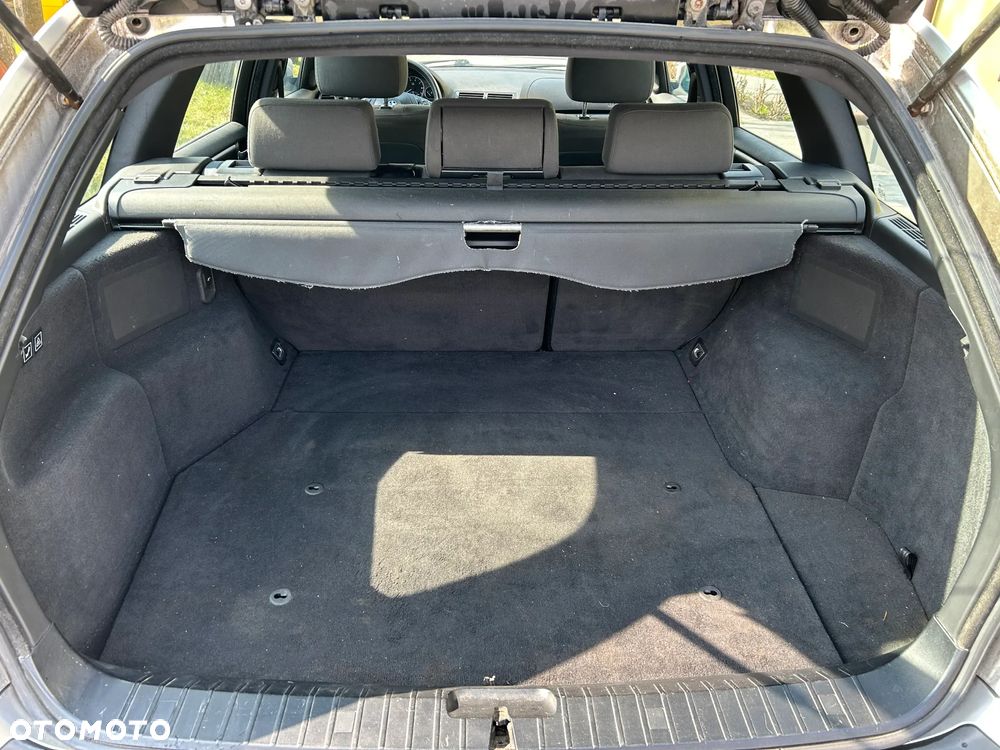 BMW Seria 3 318i - 10