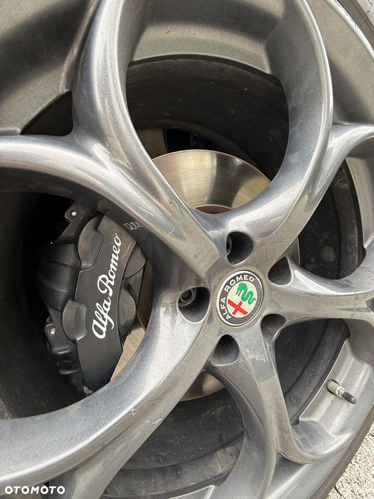 Alfa Romeo Giulia 2.0 Turbo 16V AT8-Q4 Veloce Ti - 10
