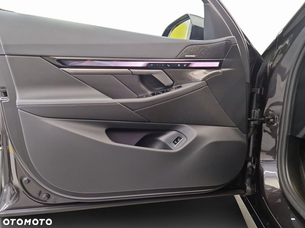 BMW Seria 5 520d mHEV M Sport - 12