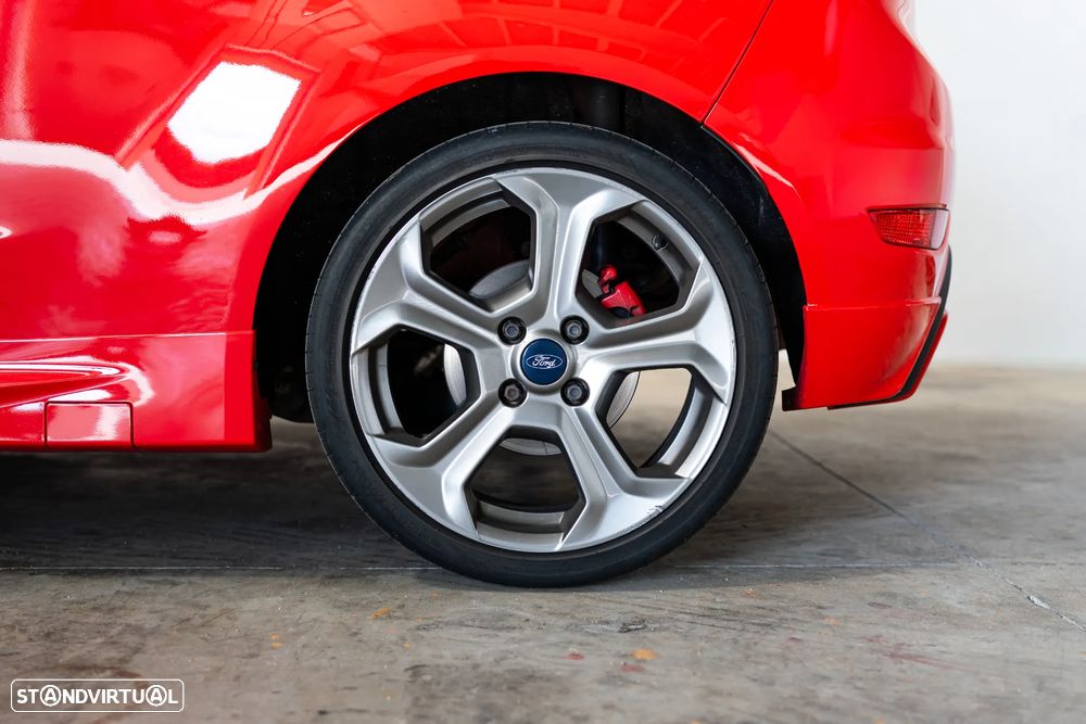Ford Fiesta 1.6 EcoBoost c/ Pack Pele Desportiva ST - 28