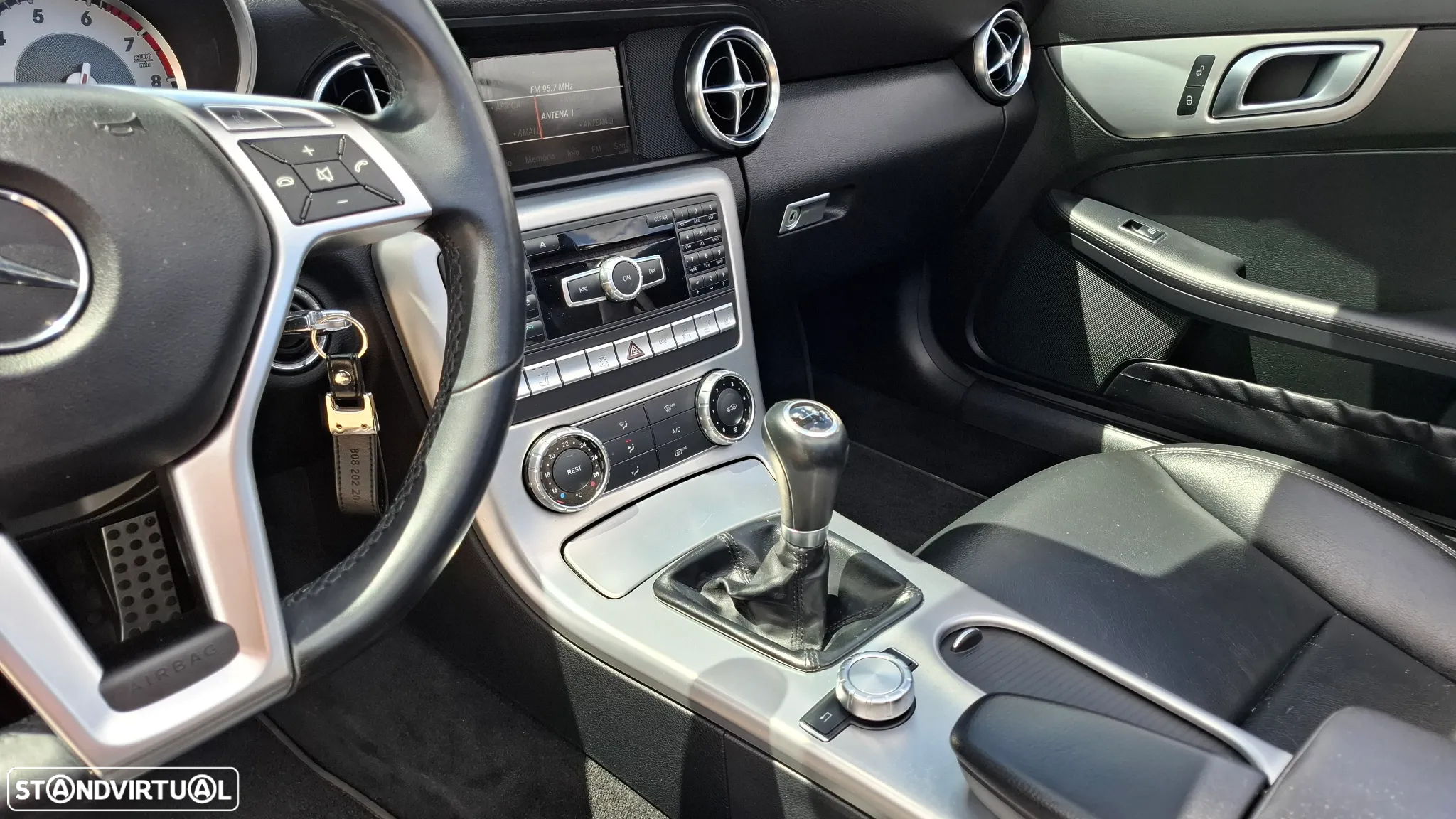 Mercedes-Benz SLK 200 (BlueEFFICIENCY) - 39