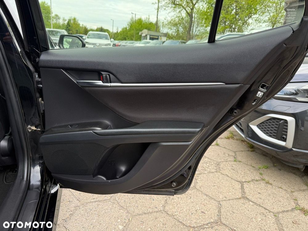 Toyota Camry - 12