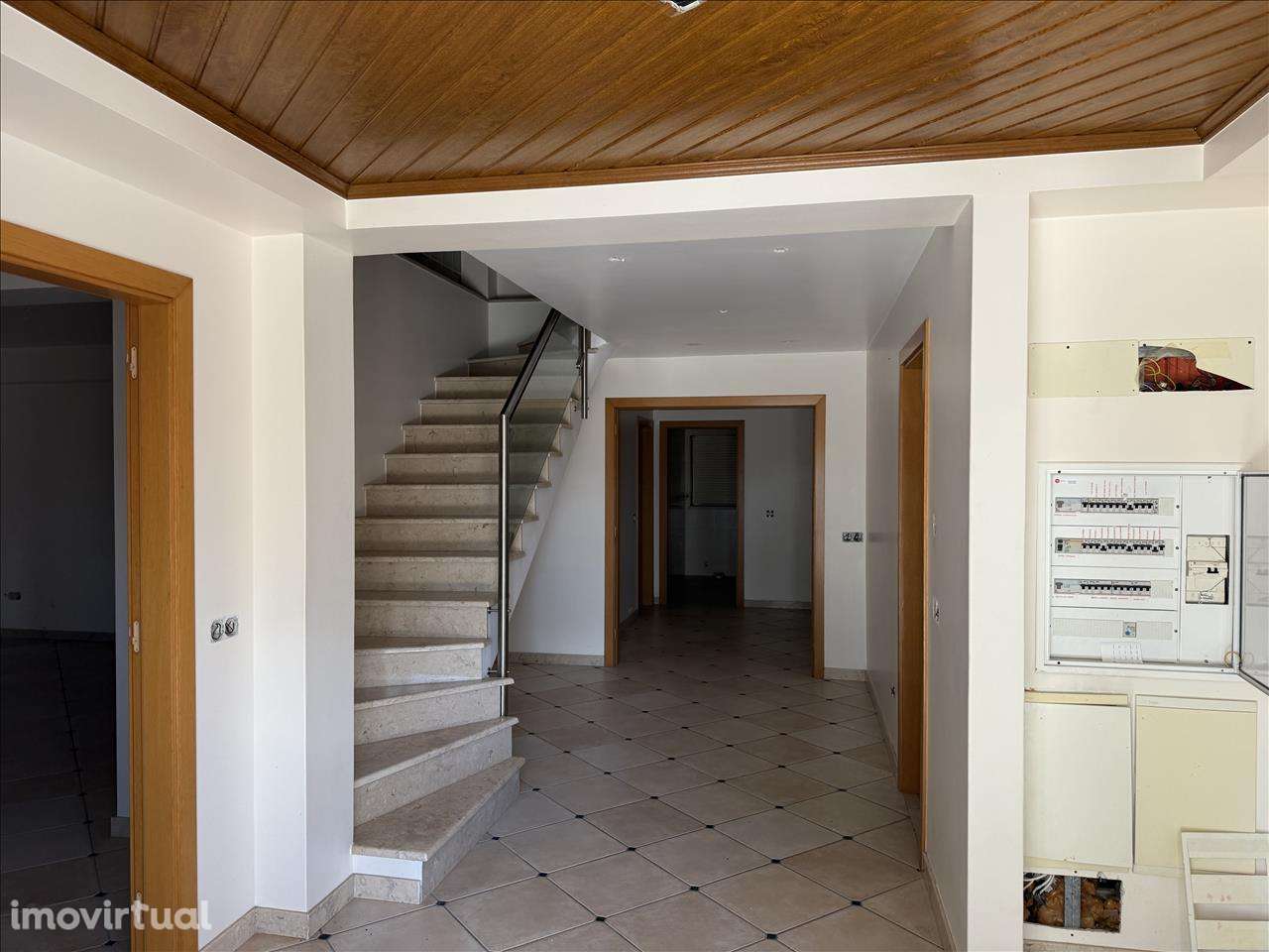 TERRENO COM BENFEITORIA (Moradia T4) - Grande imagem: 5/18