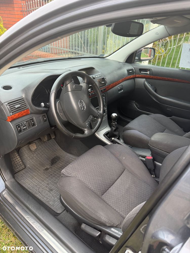 Toyota Avensis 2.2 D-4D Sol - 4