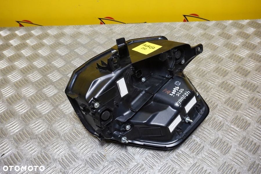 TOYOTA 4RUNNER 2025 - LAMPA TYŁ LEWA TYLNA LED USA - 8