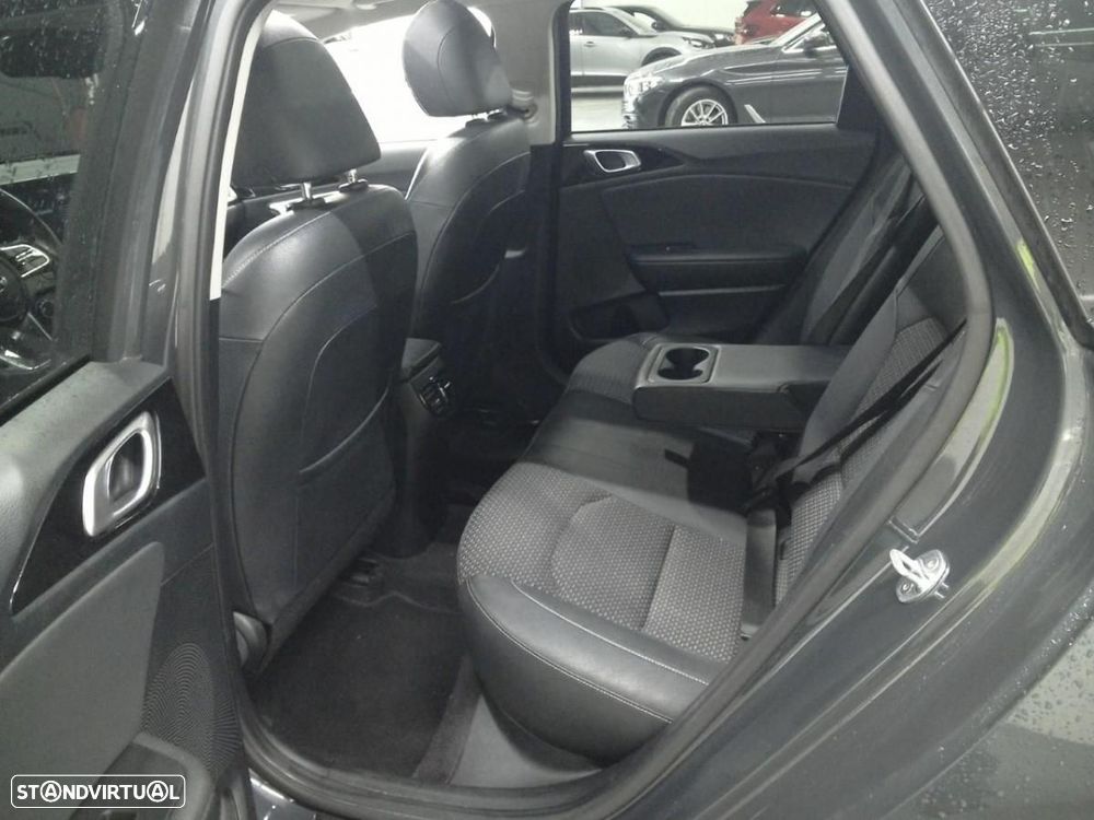 Kia Ceed SW 1.6 CRDi MHEV Drive+SRF - 3