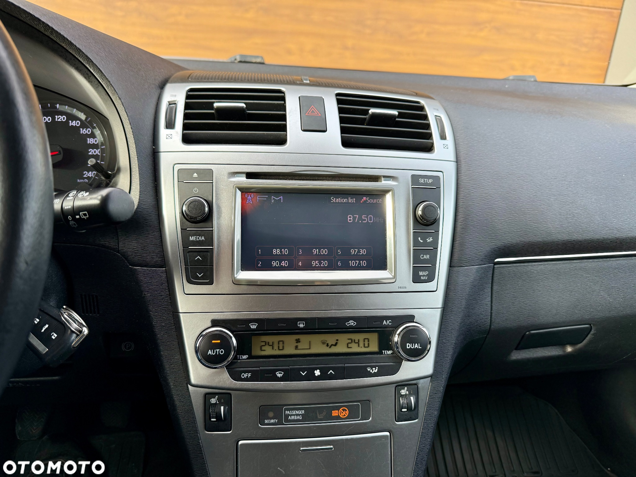 Toyota Avensis 2.0 Prestige - 23