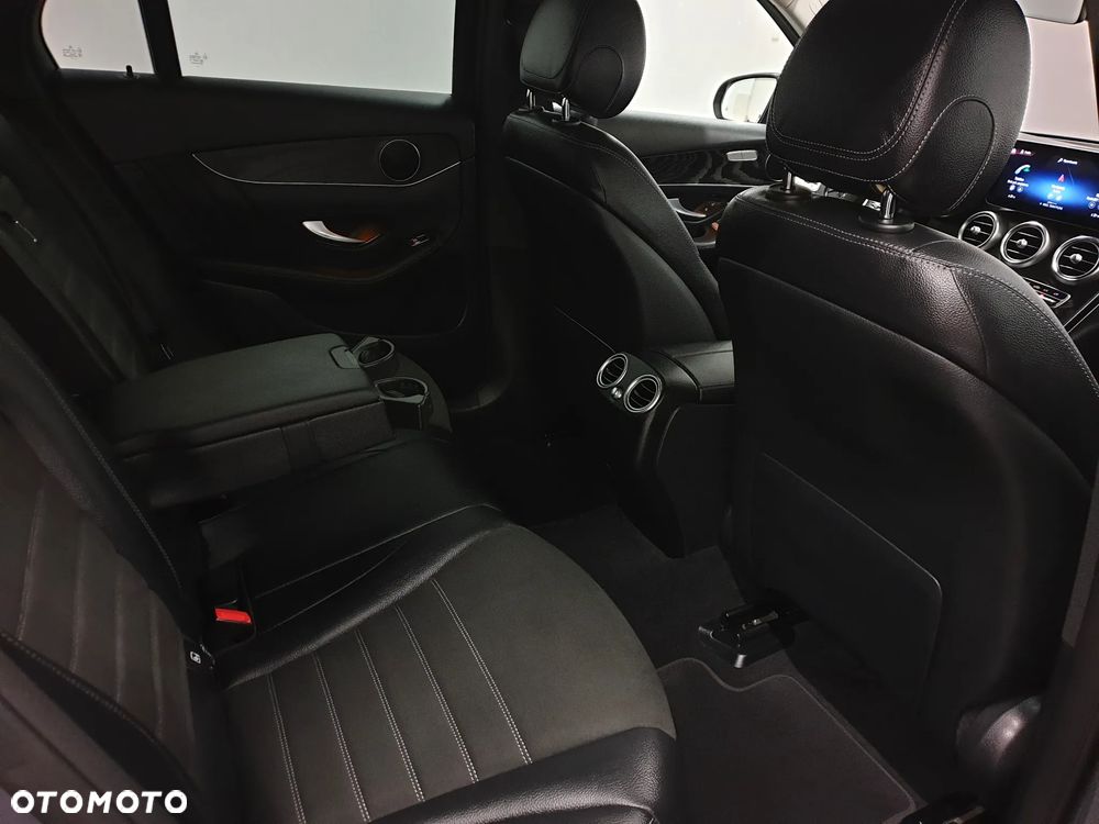 Mercedes-Benz GLC 300 de 4Matic 9G-TRONIC AMG Line Plus - 29
