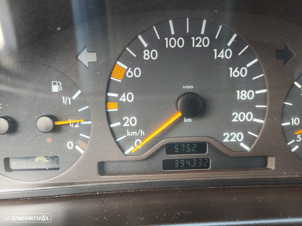 Mercedes-Benz E 200 D Elegance - 11