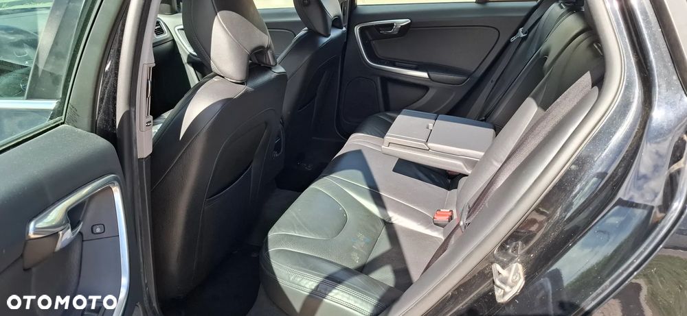 Volvo V60 D6 Plug-In-Hybrid AWD Geartronic Summum - 3