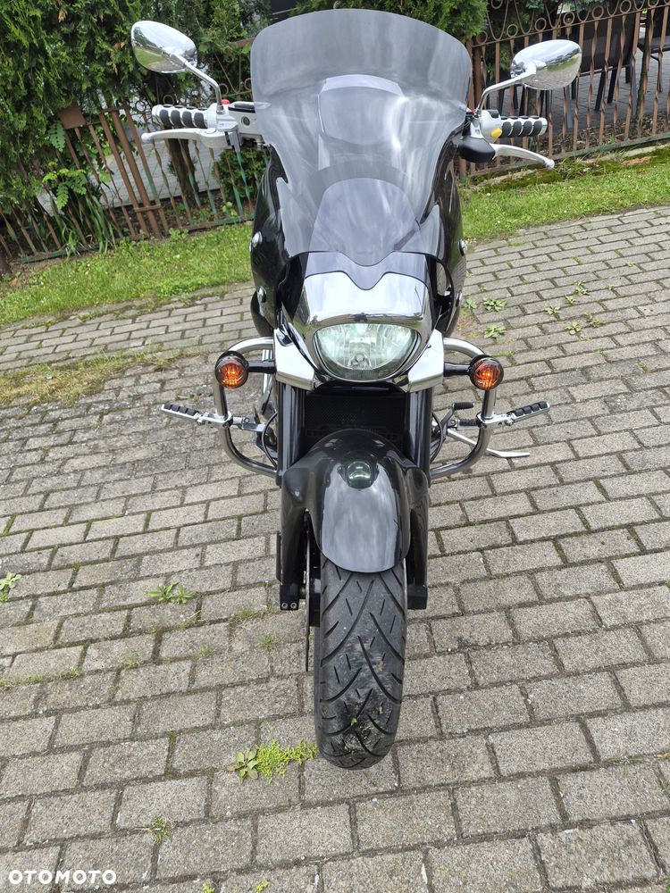 Suzuki Intruder - 11