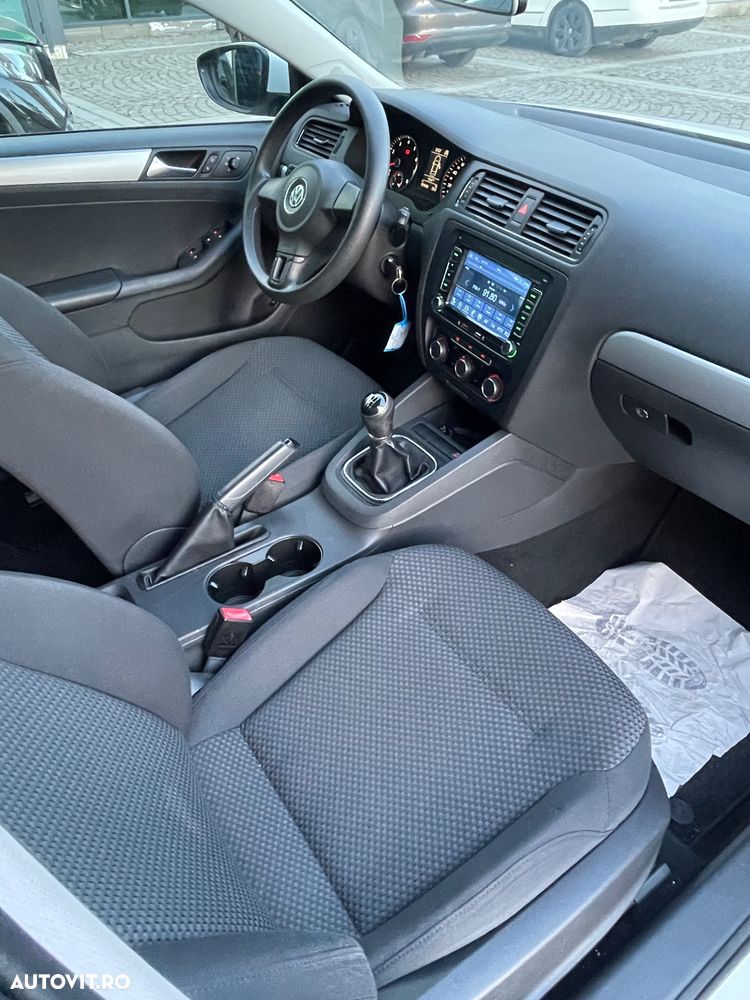 Volkswagen Jetta - 5