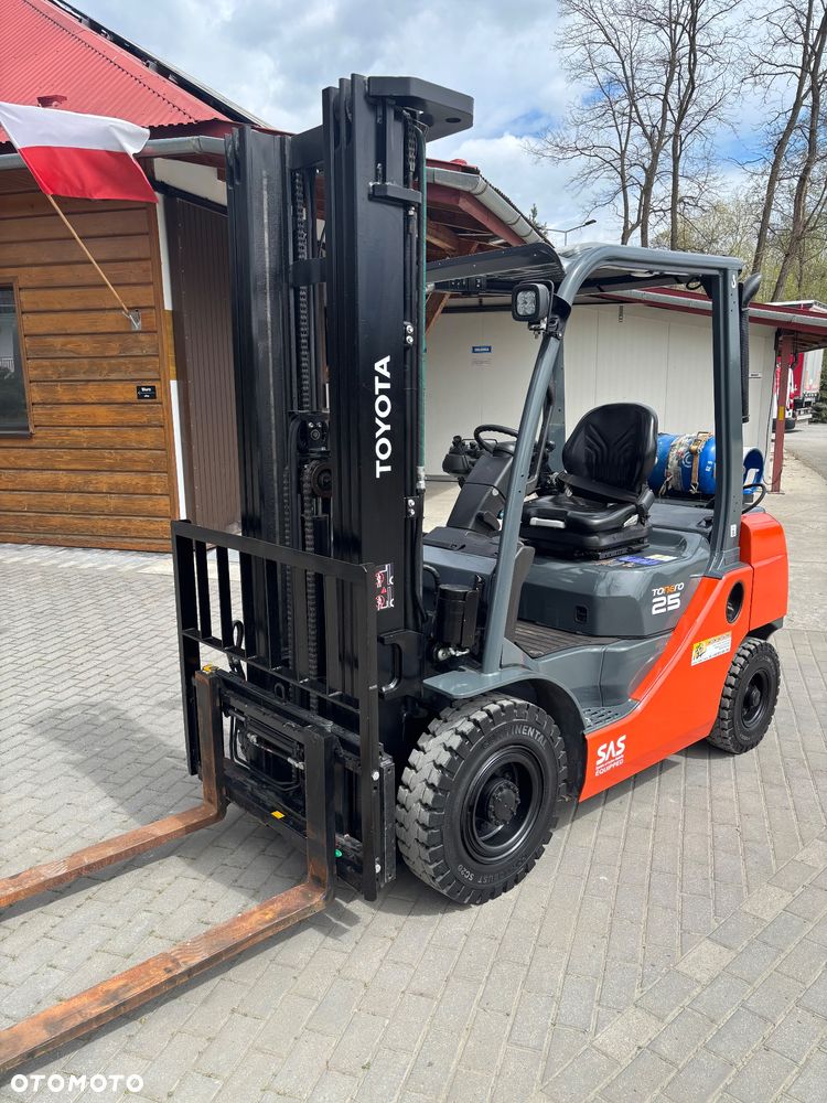 Toyota 8FGF25 GWARANCJA LPG+BENZYNA triplex DOSTAWA 42 400 NETTO - 3