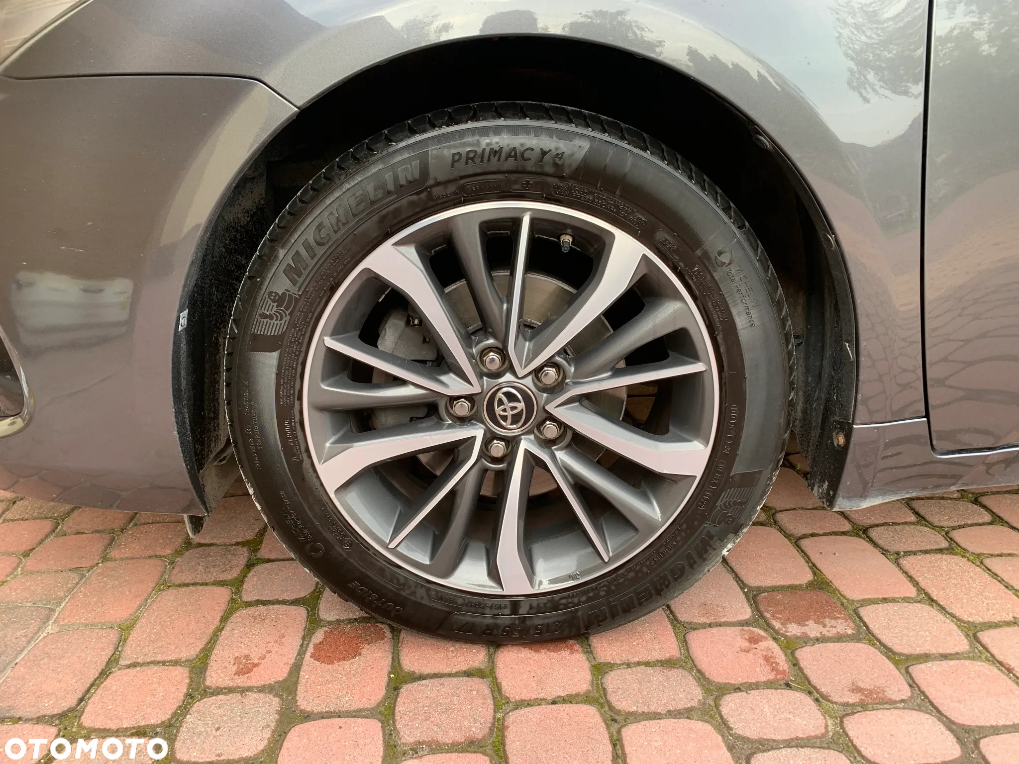 Toyota Avensis 1.8 Premium - 12