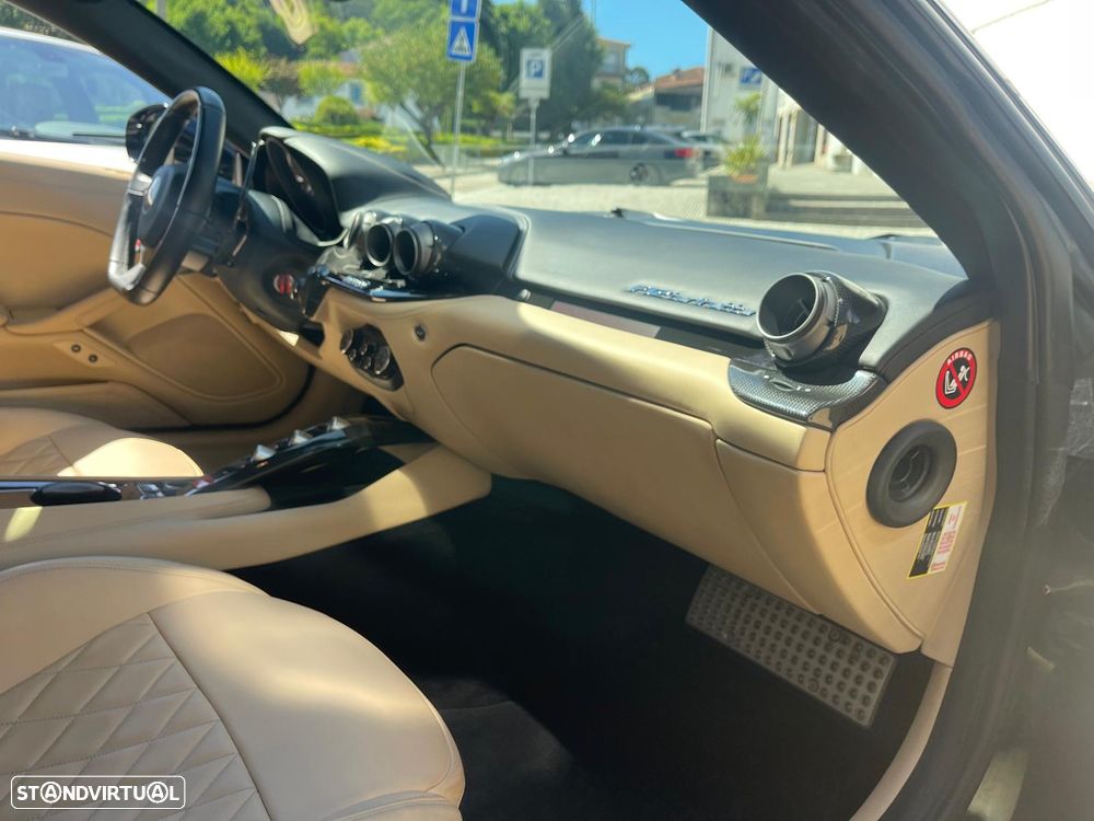 Ferrari F12 Berlinetta Hele - 26