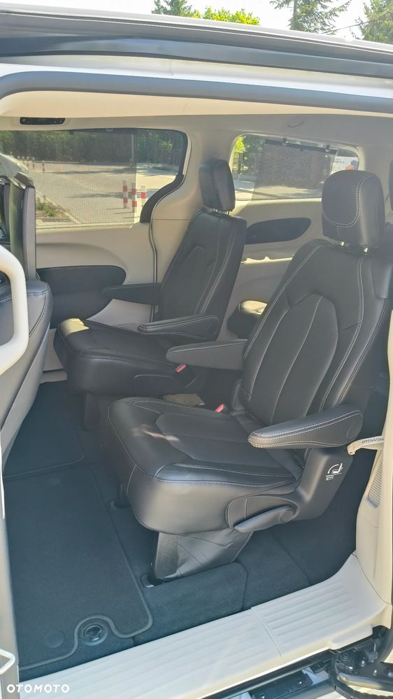 Chrysler Pacifica - 22