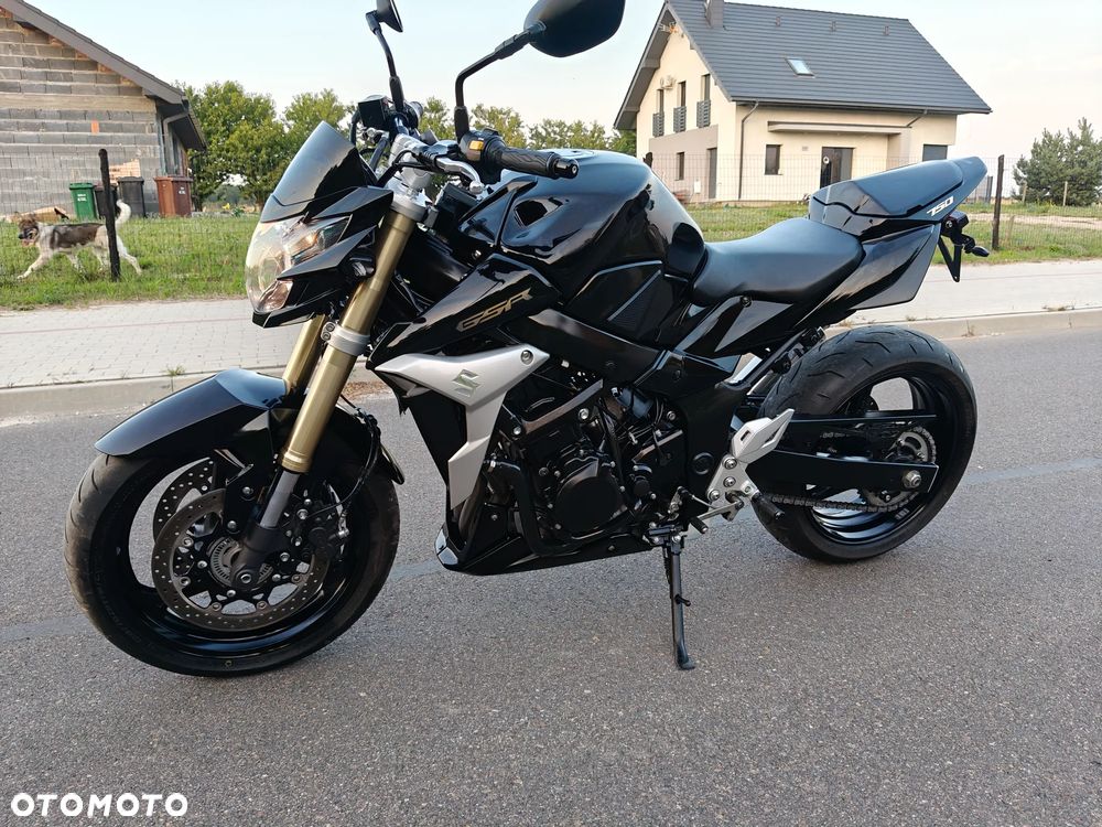 Suzuki GSR - 6