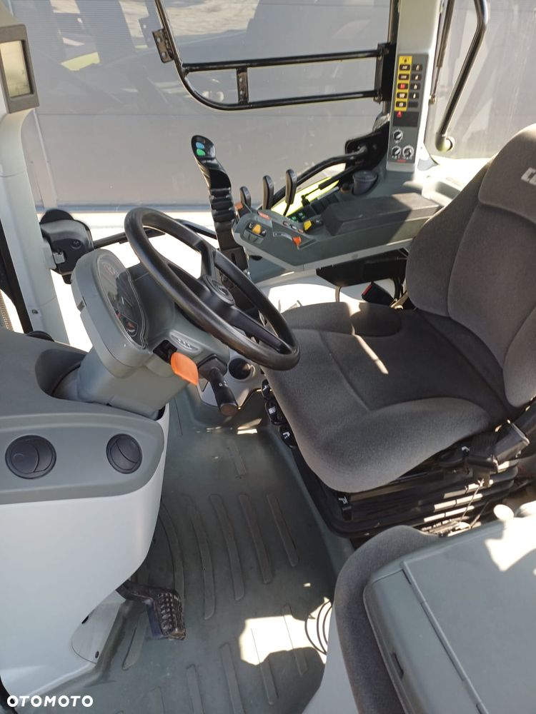 Claas Arion 620 - 8
