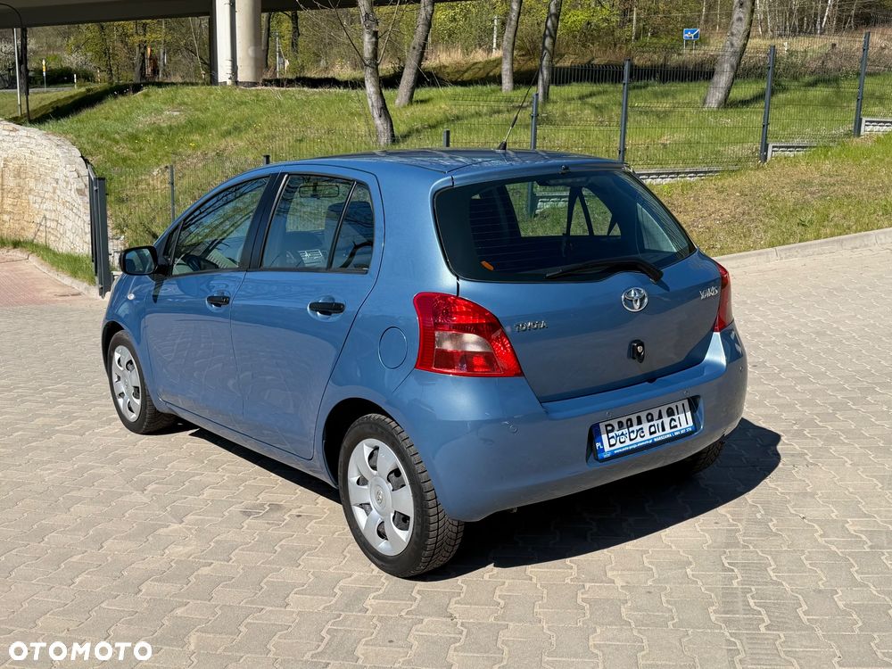 Toyota Yaris 1.3 - 3