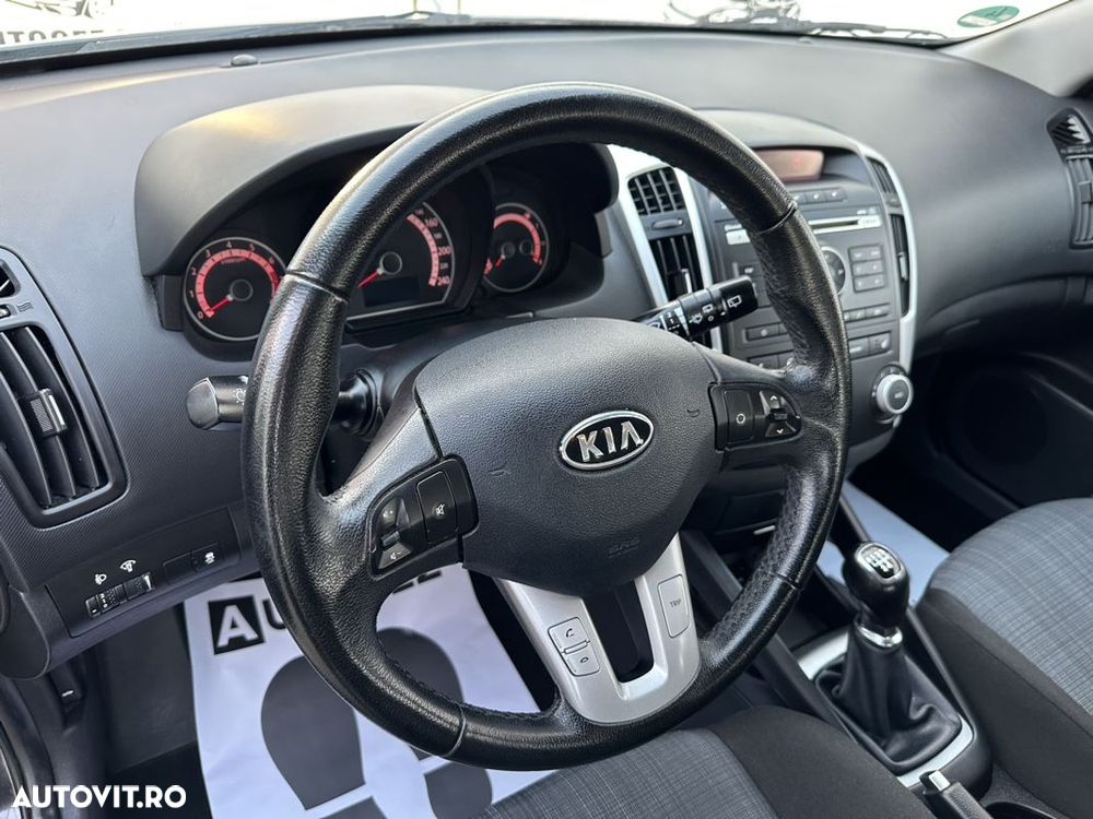 Kia Ceed 1.4 CVVT Attract - 24