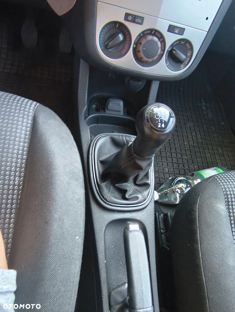 Opel Corsa 1.2 16V Enjoy - 11