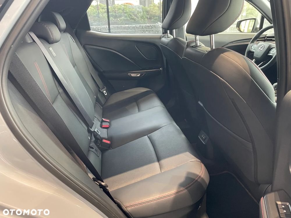 Lexus LBX 1.5 Hybrid Emotion - 7