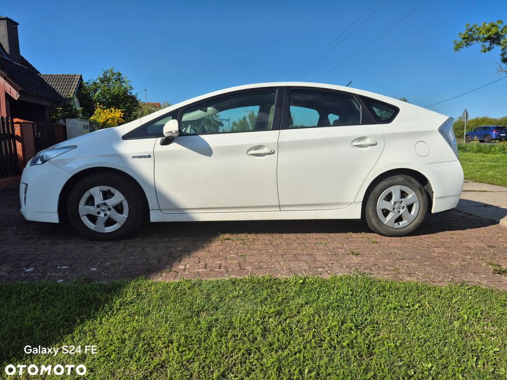 Toyota Prius (Hybrid) - 3