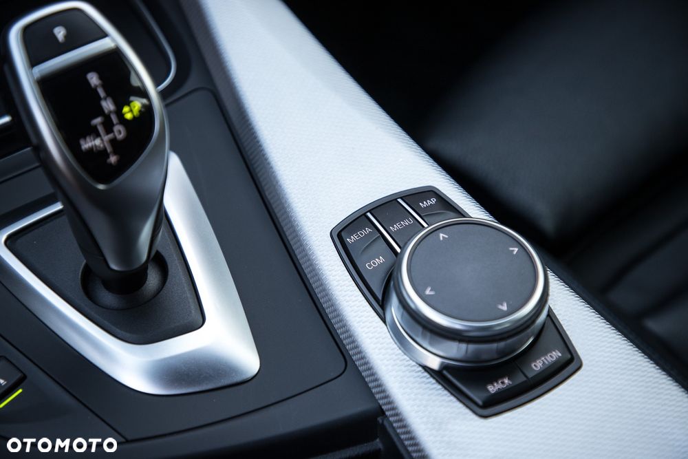 BMW 3GT 330i xDrive M Sport - 23