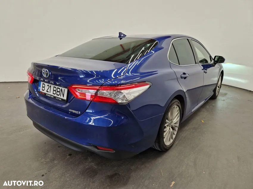 Toyota Camry - 3