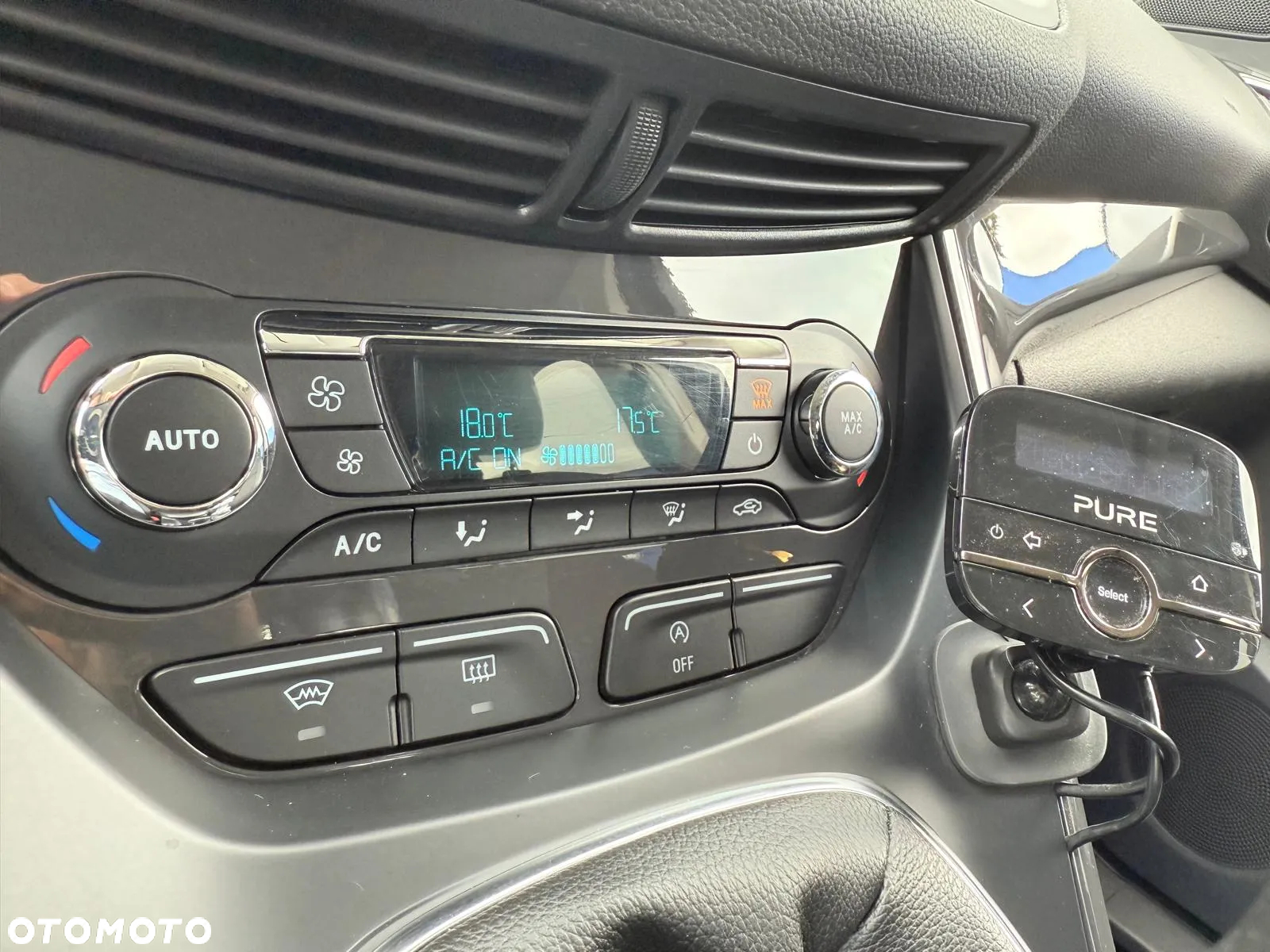 Ford Kuga 1.5 EcoBoost 2x4 Black & Silver - 25