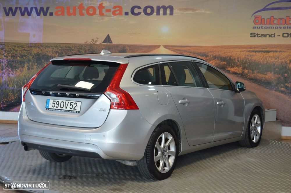 Volvo V60 1.6 D2 Drive Momentum Powershift Start/Stop - 3