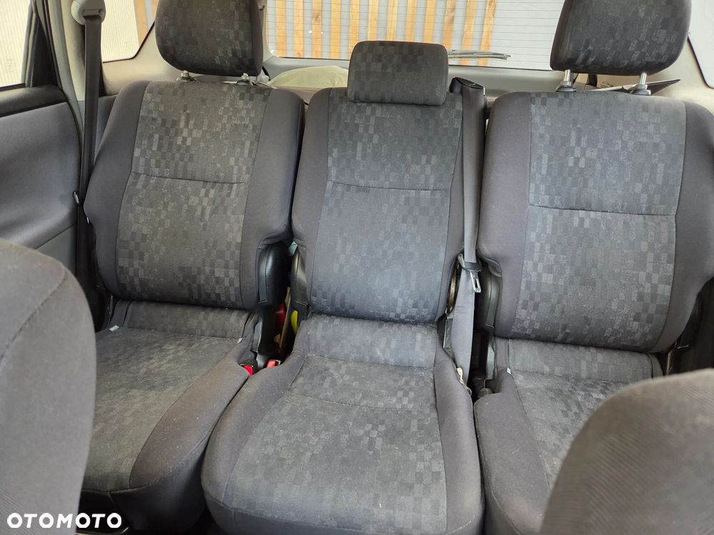 Toyota Avensis 2.0 D-4D Luna - 11