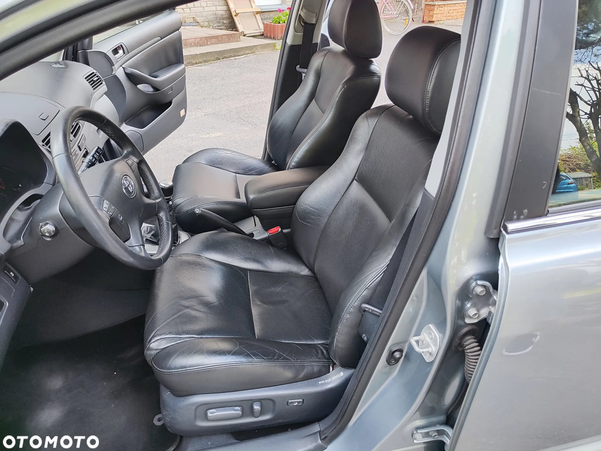 Toyota Avensis 2.2 D-4D Executive - 22