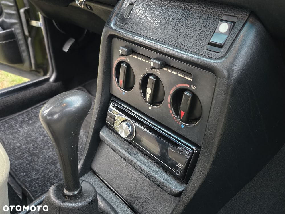 Mercedes-Benz W123 - 30