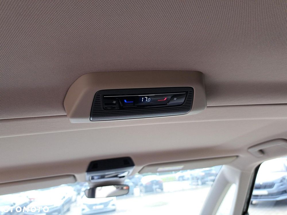 Volkswagen Multivan - 29