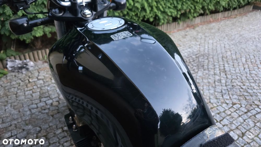Suzuki GSX - 16